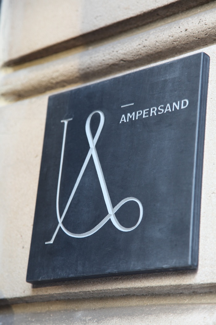 HK_02_AMPERSAND